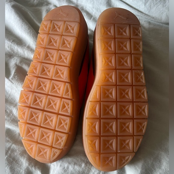 NWOT - PUMA Trace Platform Sneakers - Picture 5 of 10